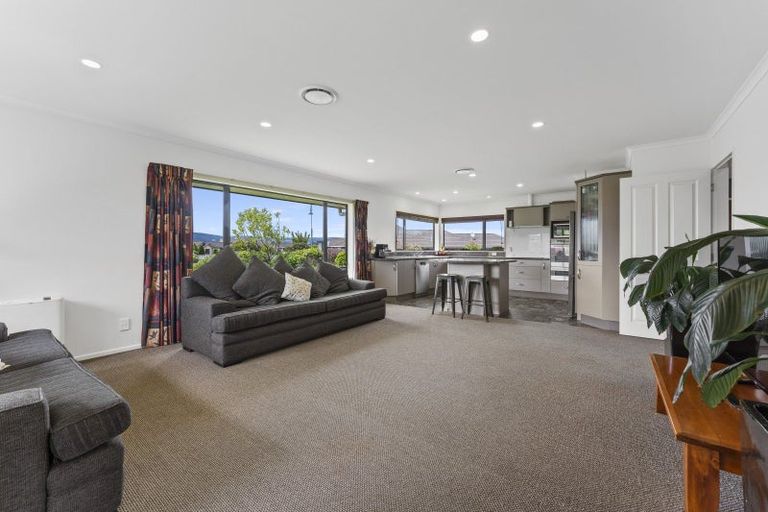 Photo of property in 2 Masefield Terrace, Kelvin Grove, Palmerston North, 4414