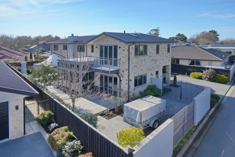 Photo of property in 15 Breton Close, Northwood, Christchurch, 8051