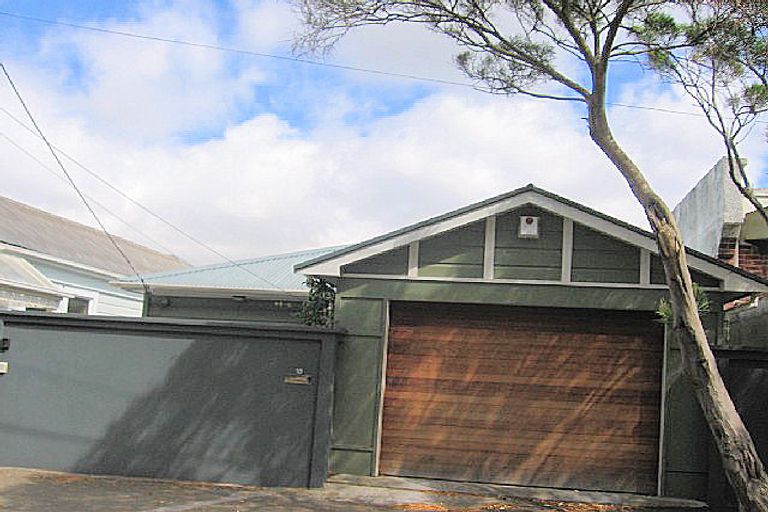 Photo of property in 10 Scarborough Terrace, Mount Victoria, Wellington, 6011