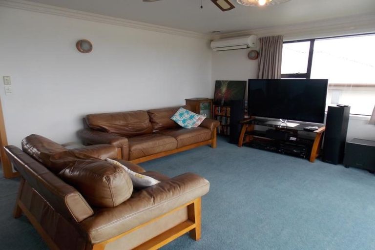 Photo of property in 62 Frobisher Street, Island Bay, Wellington, 6023