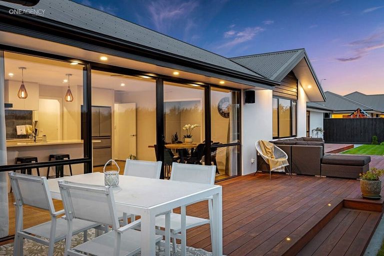 Photo of property in 7 Oakville Close, Rangiora, 7400