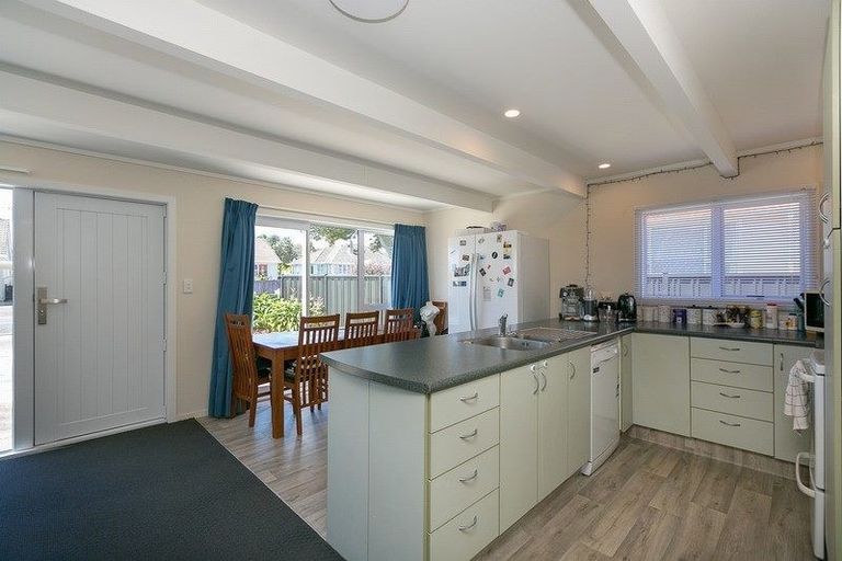 Photo of property in 46 Lismore Street, Merrilands, New Plymouth, 4312