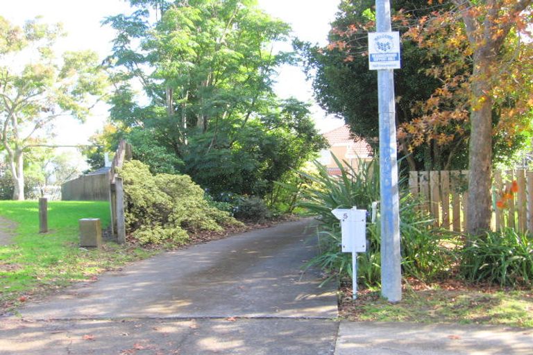 Photo of property in 2/5 Juvena Place, Clover Park, Auckland, 2019