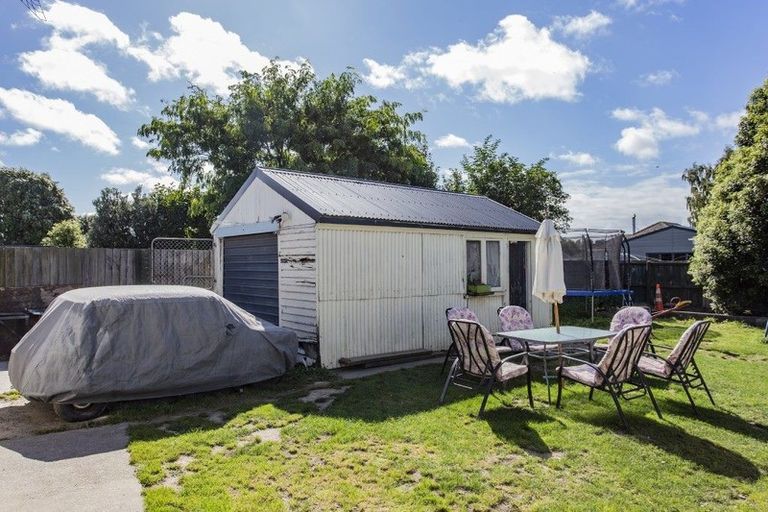 Photo of property in 18 Oakland Street, Northcote, Christchurch, 8052