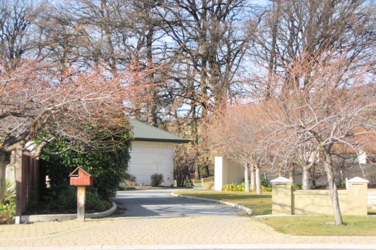 Photo of property in 5 Oakwood Place, Wanaka, 9305