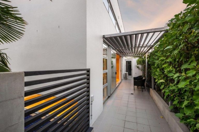 Photo of property in 2/184 Peterborough Street, Christchurch Central, Christchurch, 8013