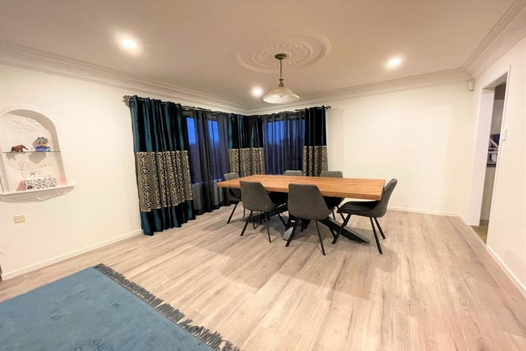 Photo of property in 54 Spence Road, Henderson, Auckland, 0612