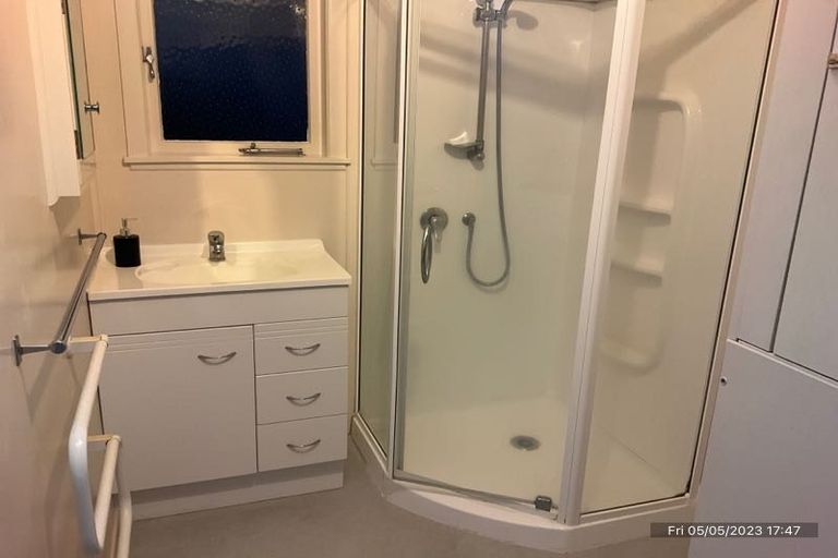 Photo of property in 3 Kilham Avenue, Northcote, Auckland, 0627