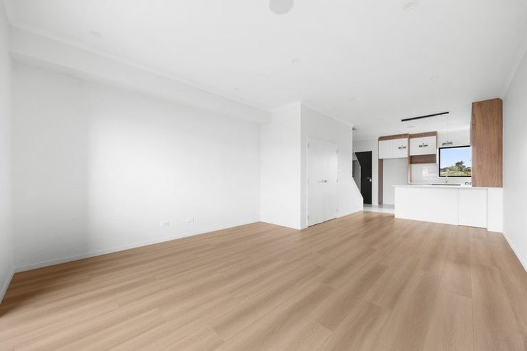 Photo of property in 117 Otuwairoa Esplanade, Opaheke, 2113