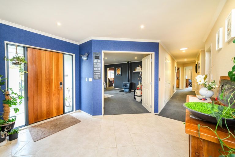 Photo of property in 54 Roberts Line, Kelvin Grove, Palmerston North, 4414