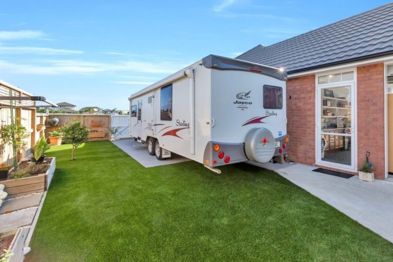 Photo of property in 2 O'farrell Drive, One Tree Point, 0118