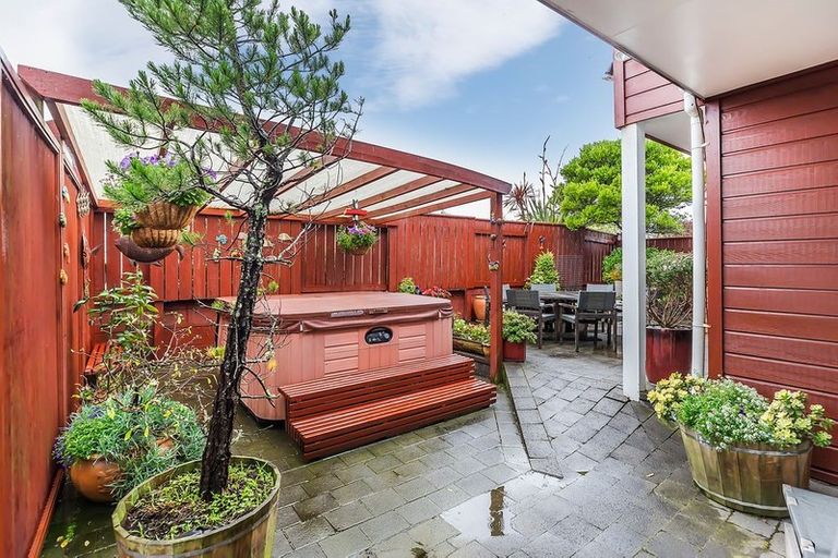 Photo of property in 12 Montrose Grove, Churton Park, Wellington, 6037