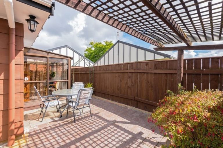 Photo of property in 25 Colonial Place, Kelvin Grove, Palmerston North, 4414