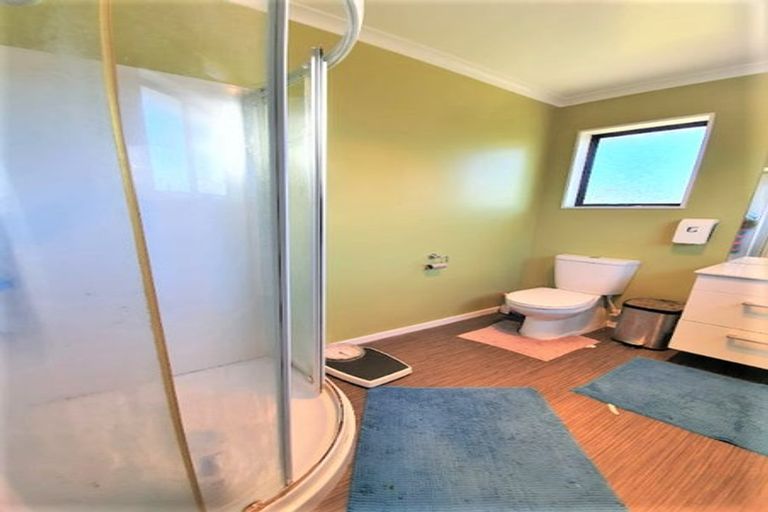 Photo of property in 21 Mcenroe Grove, Naenae, Lower Hutt, 5011