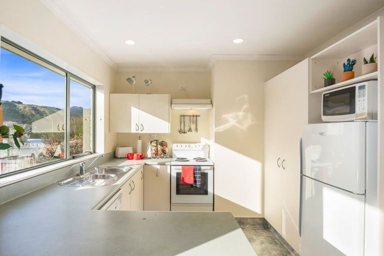 Photo of property in 8a Chilton Drive, Paraparaumu, 5032