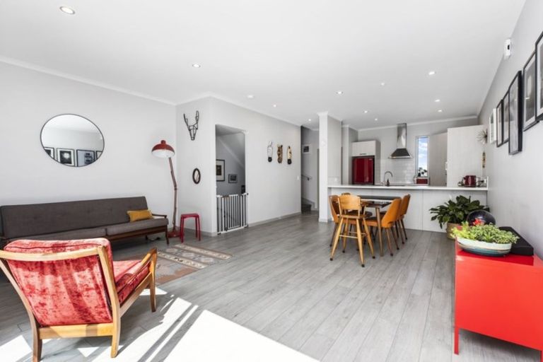 Photo of property in 10 Pheasant Lane, Hobsonville, Auckland, 0616