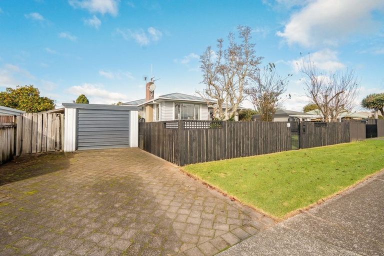 Photo of property in 15a Queen Road, Bellevue, Tauranga, 3110