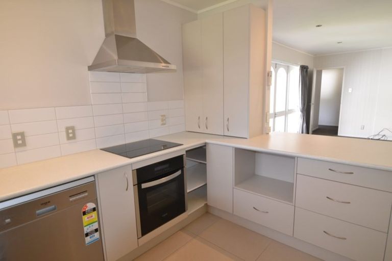 Photo of property in 28 Matuhi Rise, Henderson, Auckland, 0612