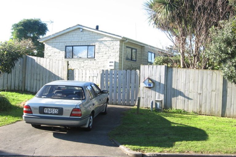 Photo of property in 1/8 Celmisia Place, Weymouth, Auckland, 2103