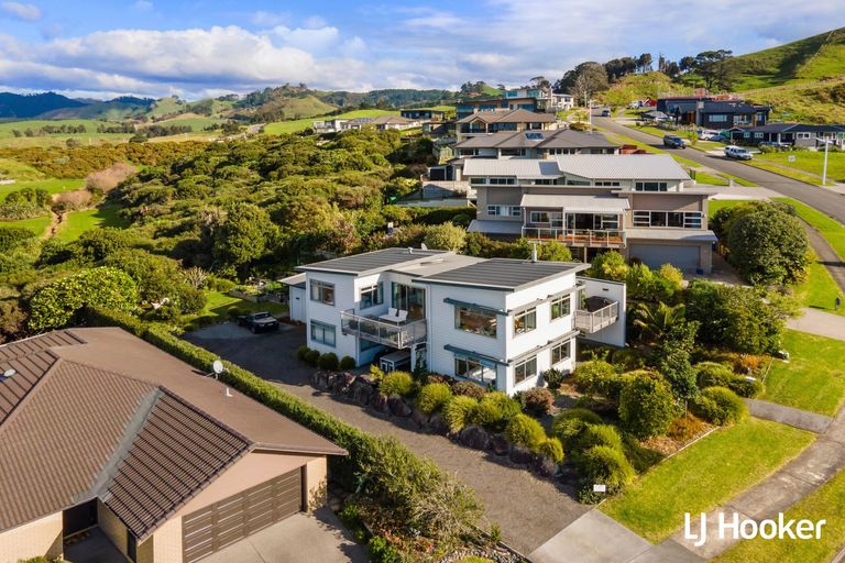 Photo of property in 9 Tohora View, Waihi Beach, 3611
