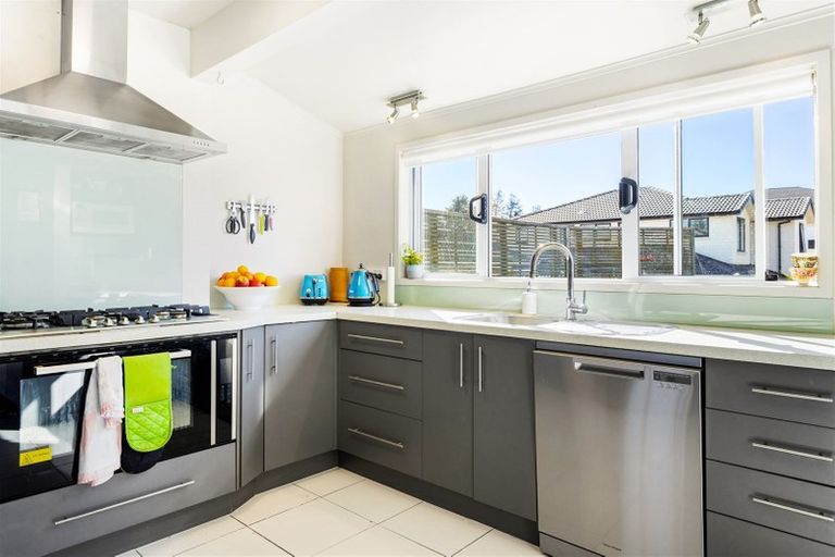 Photo of property in 53 Taikata Road, Te Atatu Peninsula, Auckland, 0610