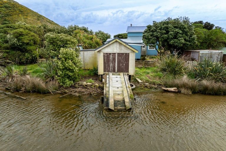 Photo of property in 6 Estuary Street, Makara Beach, Karori, 6972