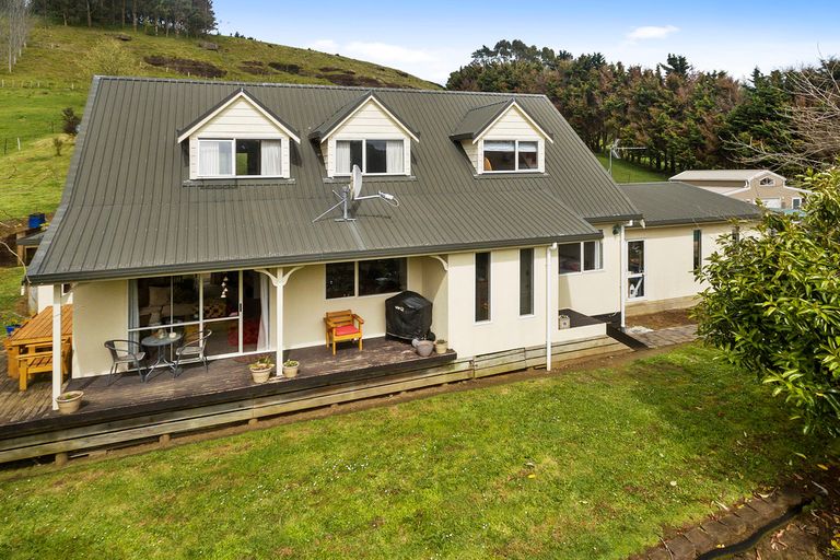 Photo of property in 21 Clifford Road, Pukekohe, 2678