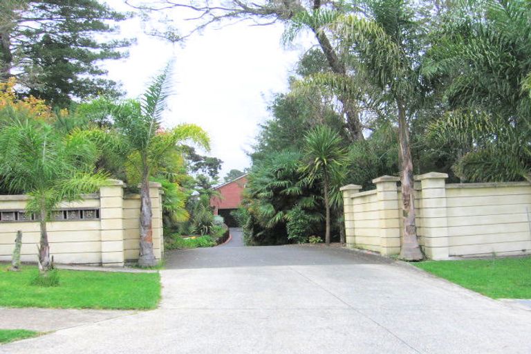 Photo of property in 11 Churchouse Road, Greenhithe, Auckland, 0632