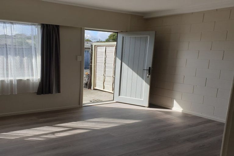 Photo of property in 9a Springs Road, Parakai, 0830