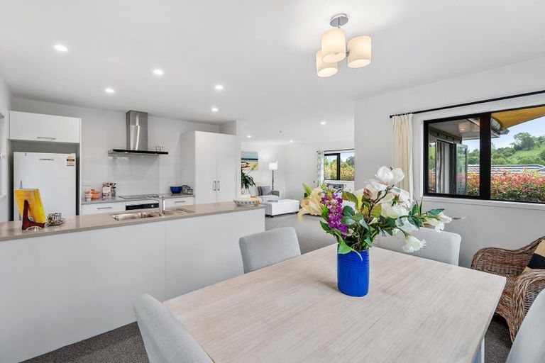 Photo of property in 6 Laly Haddon Place, Matakana, Warkworth, 0985