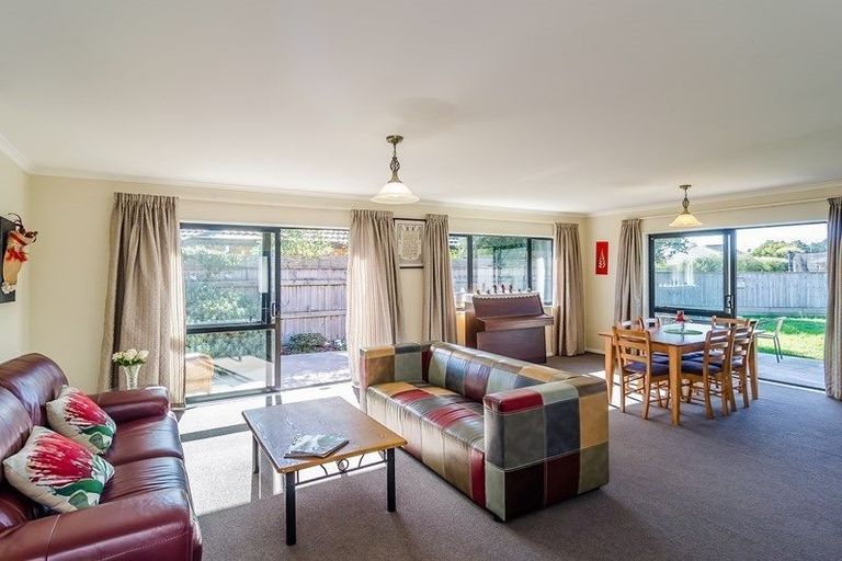 Photo of property in 8 Georgia Grove, Paraparaumu, 5032