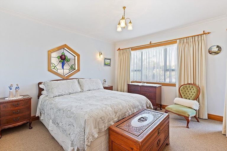 Photo of property in 16 Cecil Road, Milford, Auckland, 0620