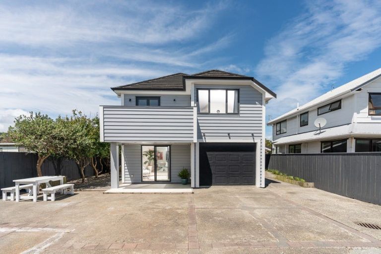 Photo of property in 22a Stone Street, Miramar, Wellington, 6022