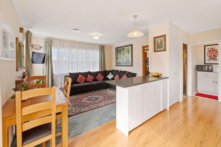 Photo of property in 41 Stottholm Road, Titirangi, Auckland, 0604