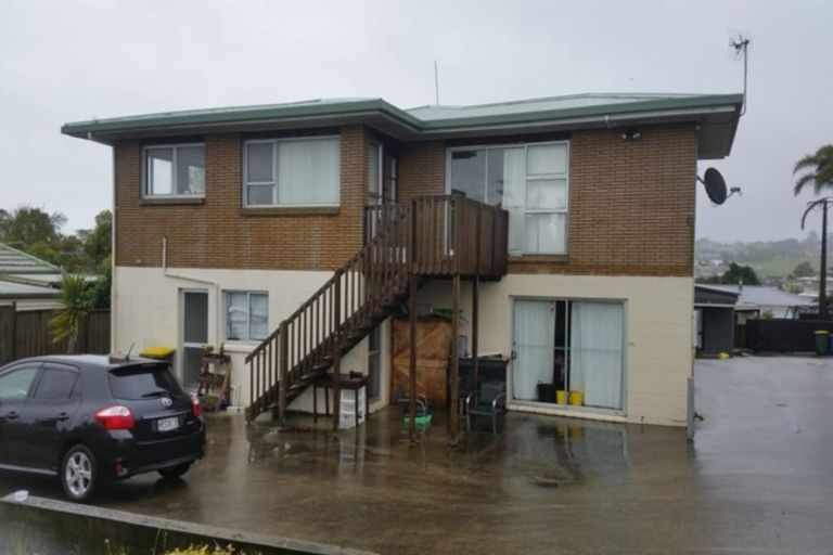 Photo of property in 1/940 East Coast Road, Northcross, Auckland, 0630