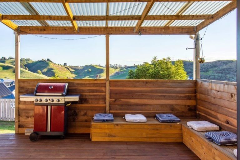 Photo of property in 188 Waikite Road, Welcome Bay, Tauranga, 3175