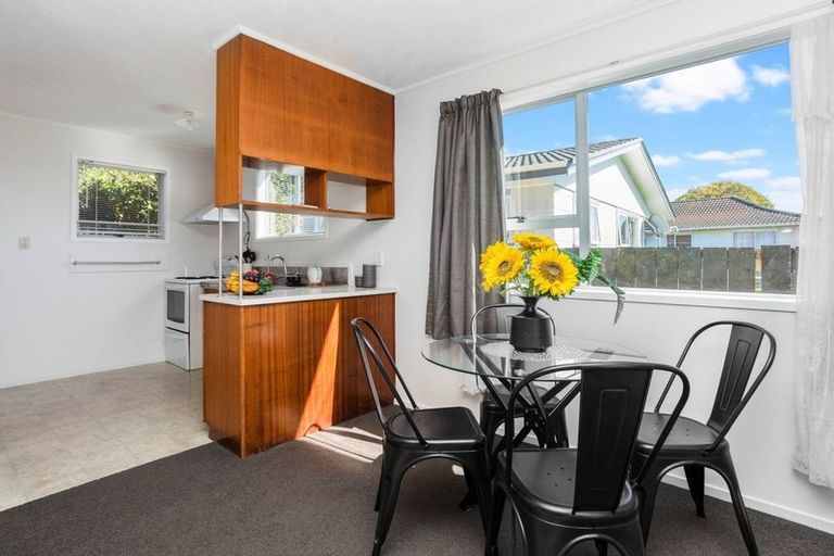 Photo of property in 2/89 Bruce Mclaren Road, Henderson, Auckland, 0612