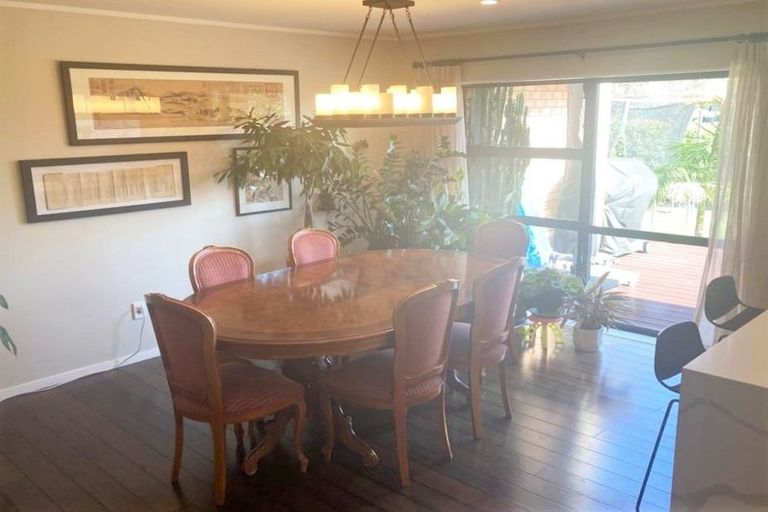 Photo of property in 2 Cesari Place, West Harbour, Auckland, 0618