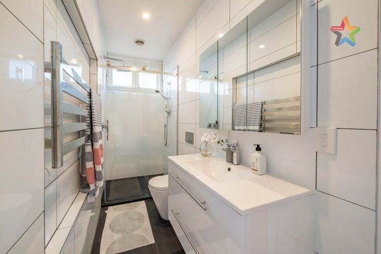 Photo of property in 46 Milne Terrace, Island Bay, Wellington, 6023