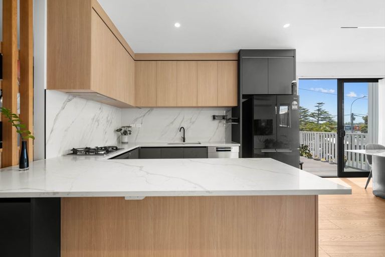 Photo of property in 6a Raeben Avenue, Hillcrest, Auckland, 0627