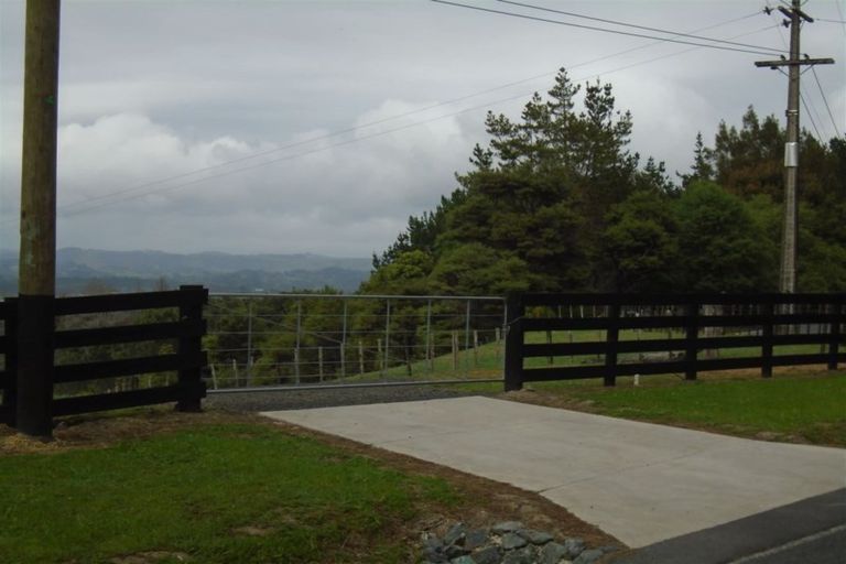 Photo of property in 43a Pinetone Road, Kumeu, 0892