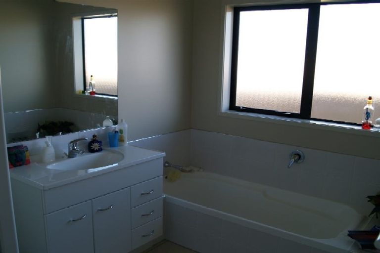 Photo of property in 35 Greig Place, Pukekohe, 2120