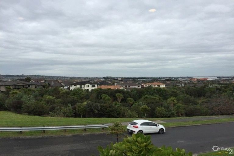 Photo of property in 98 Cyril French Drive, Flat Bush, Auckland, 2016