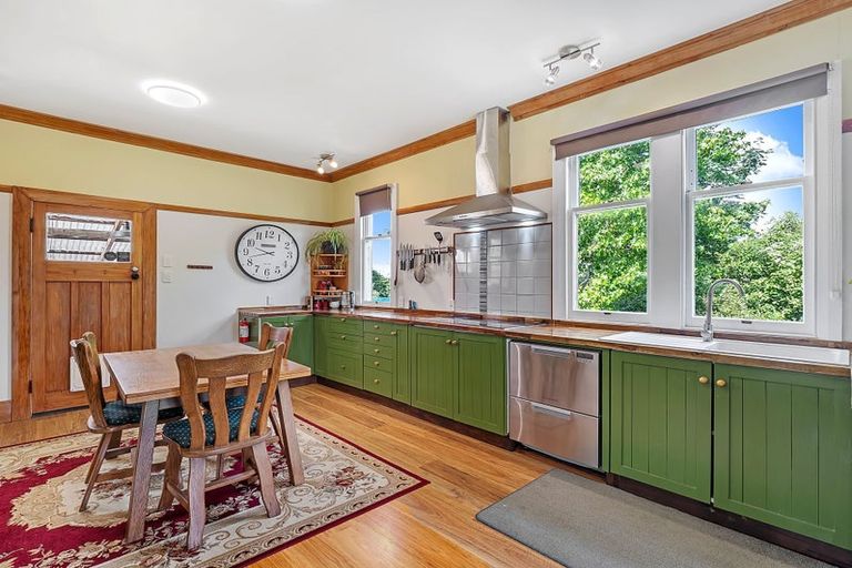 Photo of property in 10 Kensington Road, Marton, 4710