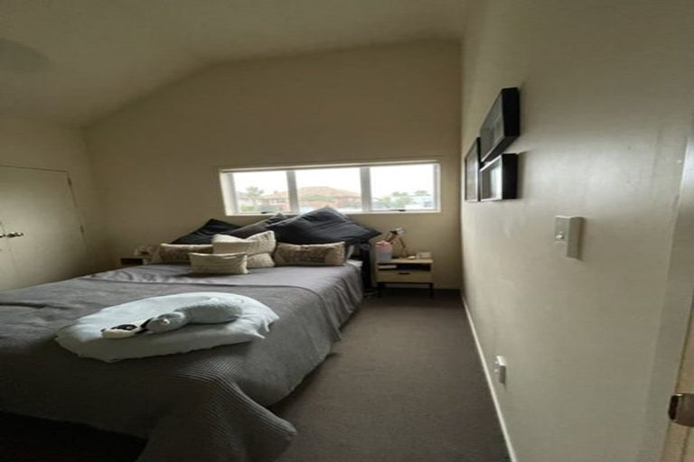 Photo of property in 11 Coronation Street, Belmont, Auckland, 0622