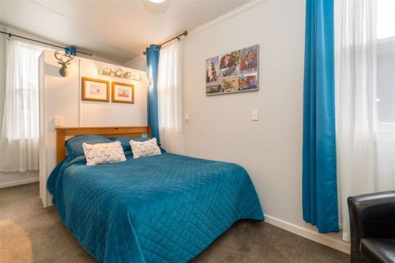 Photo of property in 121 Macandrew Road, South Dunedin, Dunedin, 9012