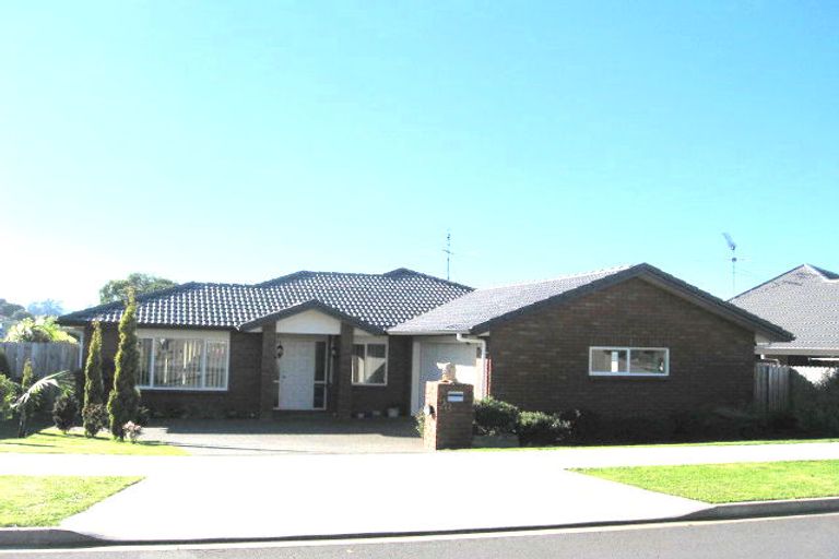 Photo of property in 28 Norm Pellow Drive, Manurewa, Auckland, 2105