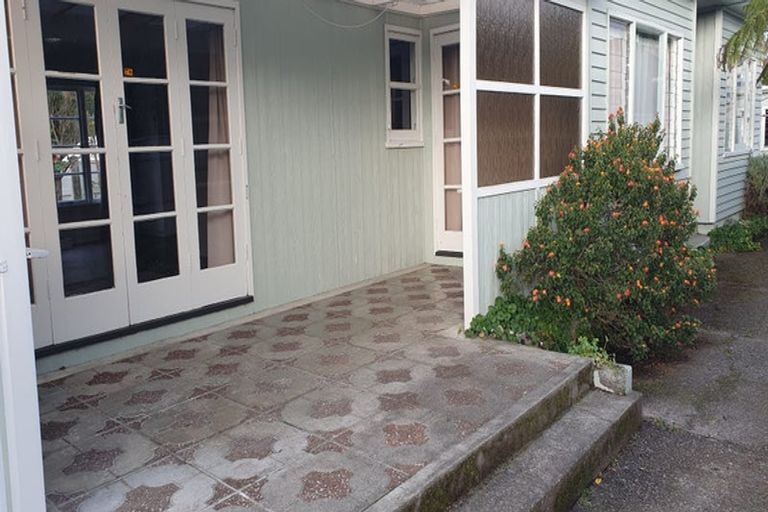 Photo of property in 2 Karu Crescent, Waikanae, 5036