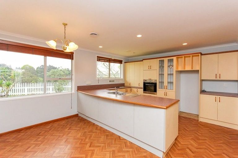 Photo of property in 114 Huatoki Street, Frankleigh Park, New Plymouth, 4310