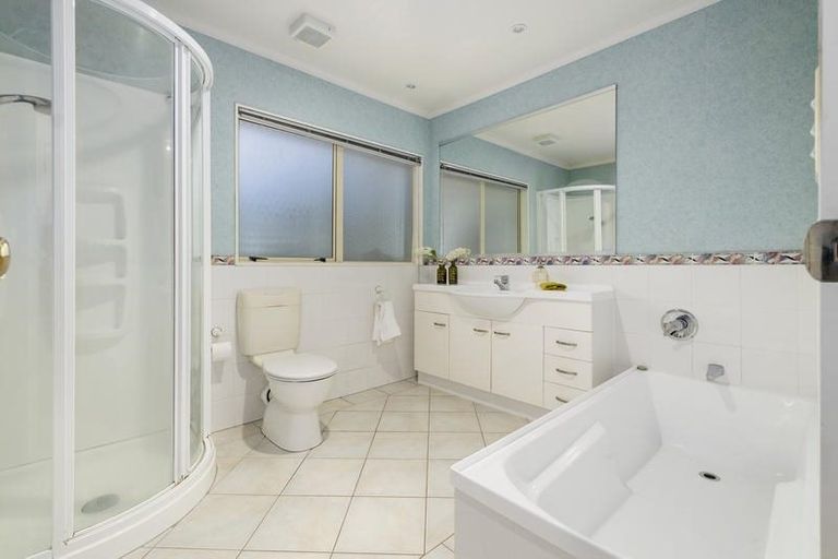 Photo of property in 2/13a Sandspit Road, Cockle Bay, Auckland, 2014